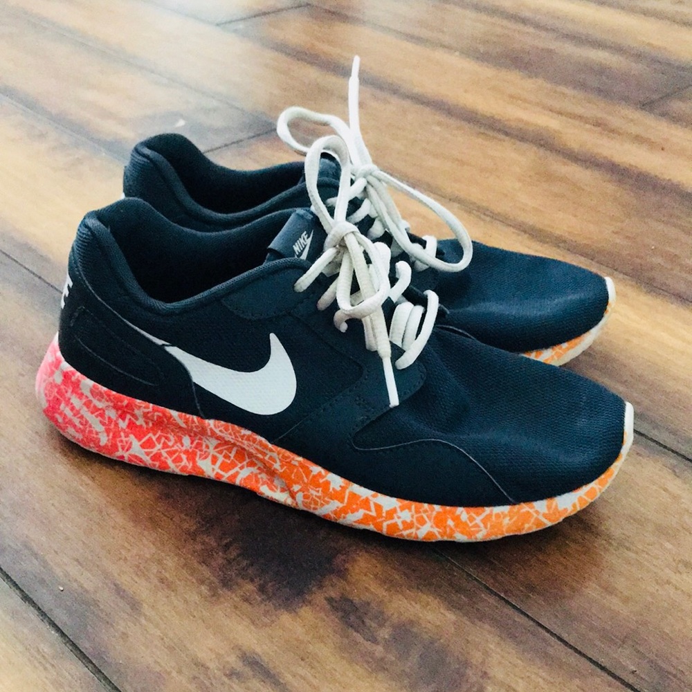 *Nike* Women’s Tennis Shoes, Black